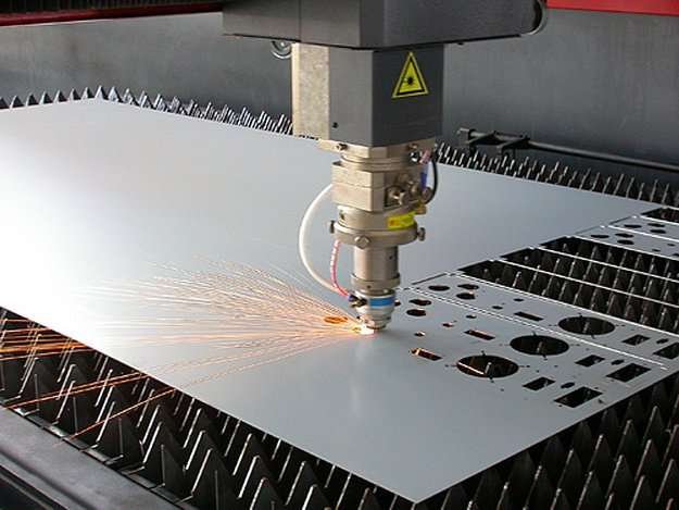 Fiber Laser vs. CO2 Laser Cutting: Key Differences Explained