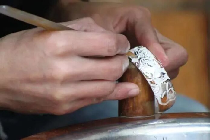 how-to-engrave-silver-by-hand.jpg